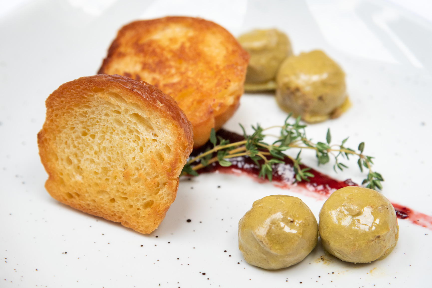 PATE GUSCJE JETRE BRIOCHE DZEM OD SLJIVA KRAUTHAKER ZELENAC